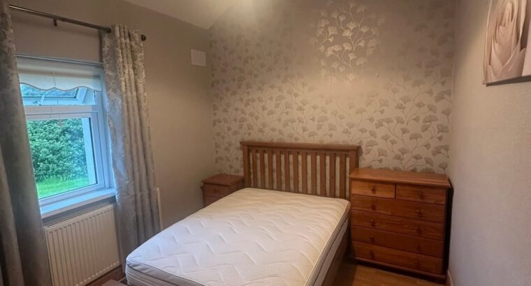 Casă spațioasă de tip bungalow cu 3 dormitoare duble