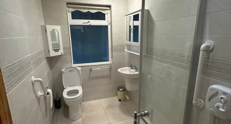 Casă spațioasă de tip bungalow cu 3 dormitoare duble