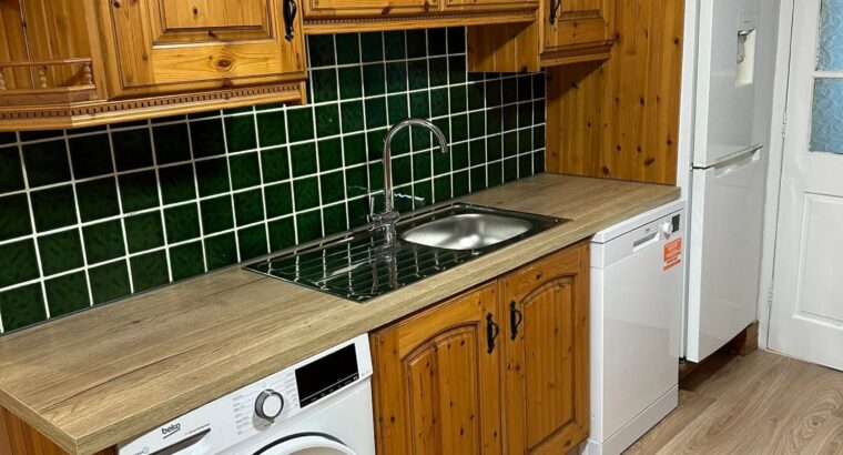 Casă spațioasă de tip bungalow cu 3 dormitoare duble