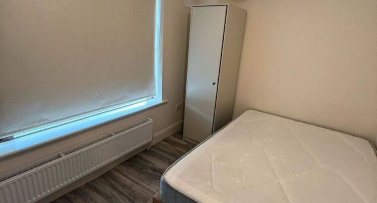 Room with a Private En-Suite Bathroom
