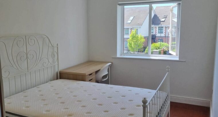 Double bedroom for long term rent *couple welcome*