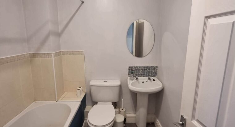Double bedroom for long term rent *couple welcome*
