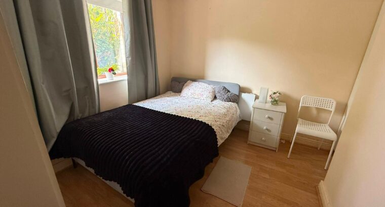 Room to Rent for a Couple or Single Person – Dublin 17
