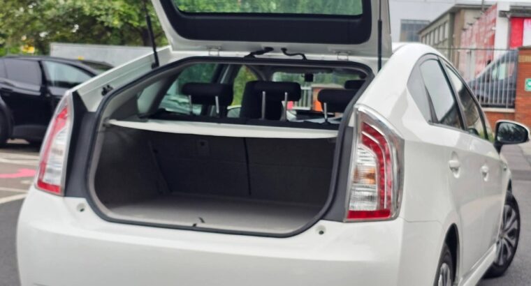 Toyota Prius 2014 – 1.8 Hybrid Automatic – 96,807 km